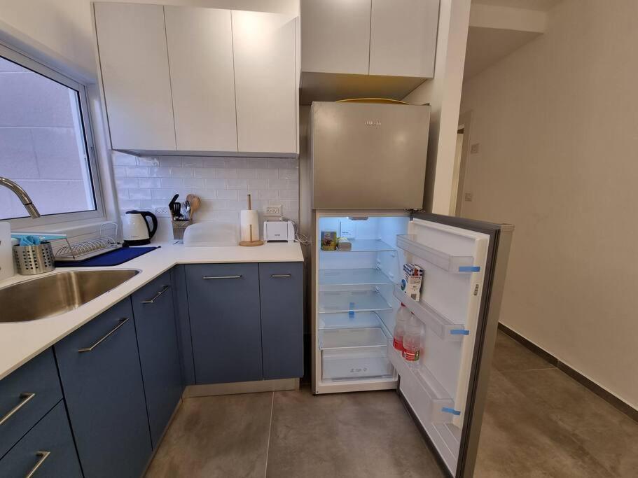 Beautiful 2-Bedroom Sea-View Apartment Netanya Eksteriør bilde