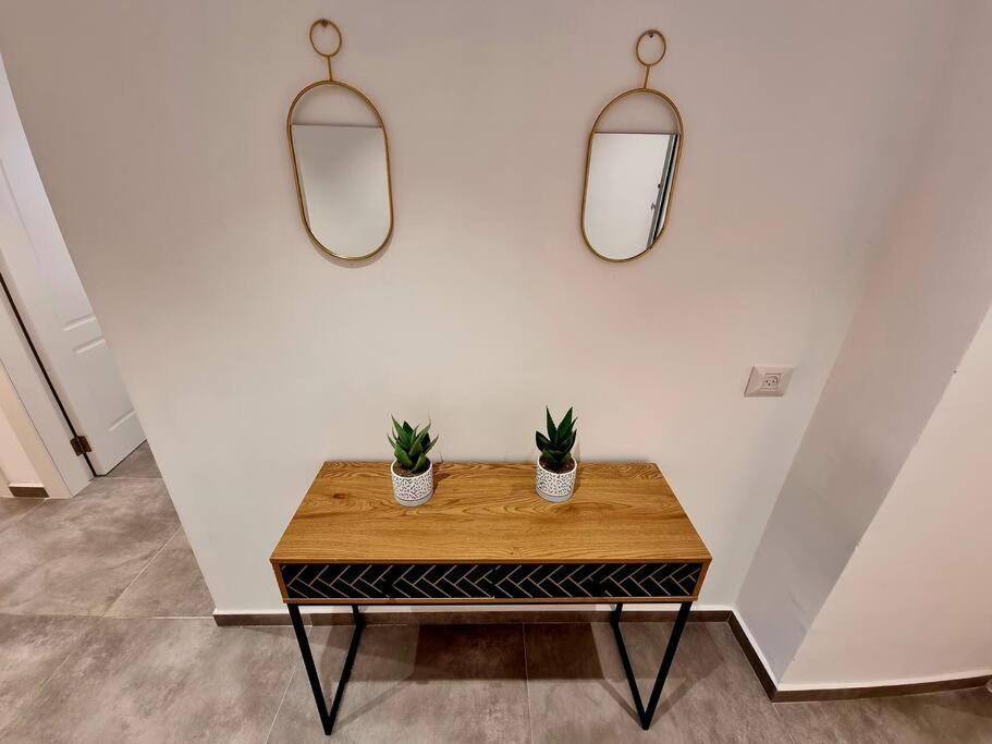 Beautiful 2-Bedroom Sea-View Apartment Netanya Eksteriør bilde