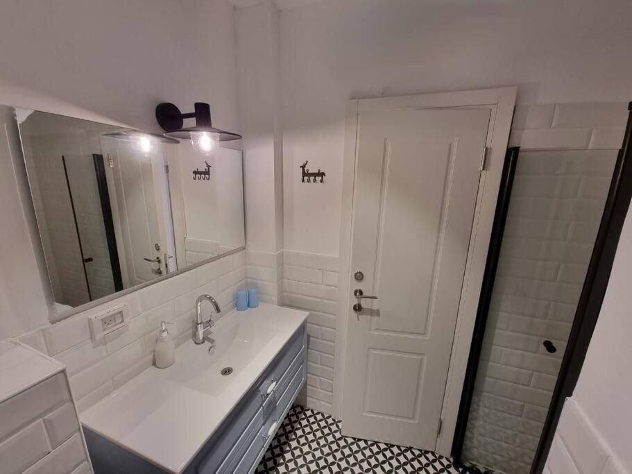 Beautiful 2-Bedroom Sea-View Apartment Netanya Eksteriør bilde