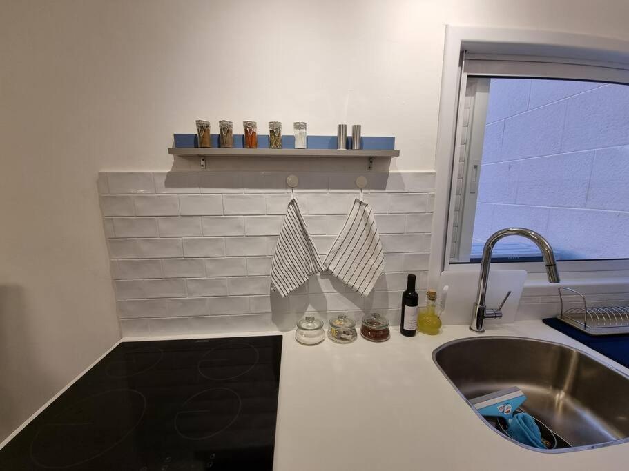 Beautiful 2-Bedroom Sea-View Apartment Netanya Eksteriør bilde